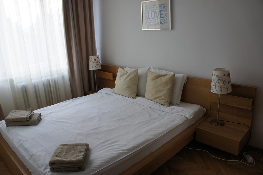 Agentia H Accommodation บูคาเรสต์ ภายนอก รูปภาพ