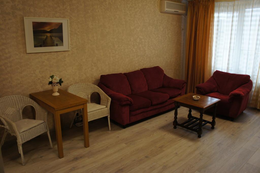 Agentia H Accommodation บูคาเรสต์ ภายนอก รูปภาพ