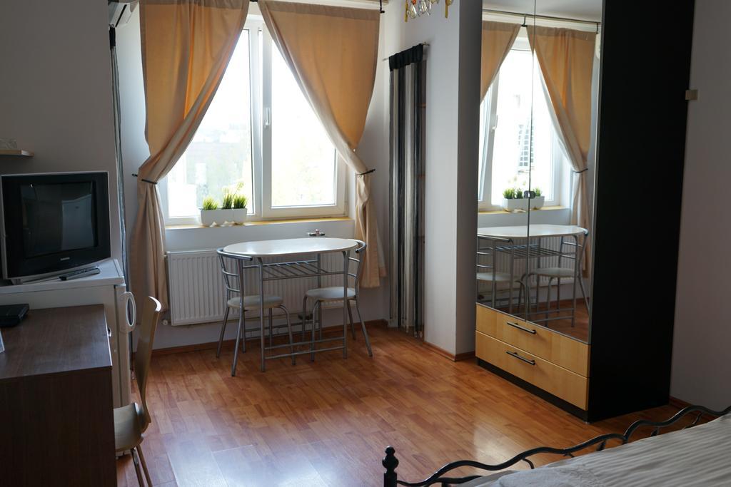 Agentia H Accommodation บูคาเรสต์ ภายนอก รูปภาพ