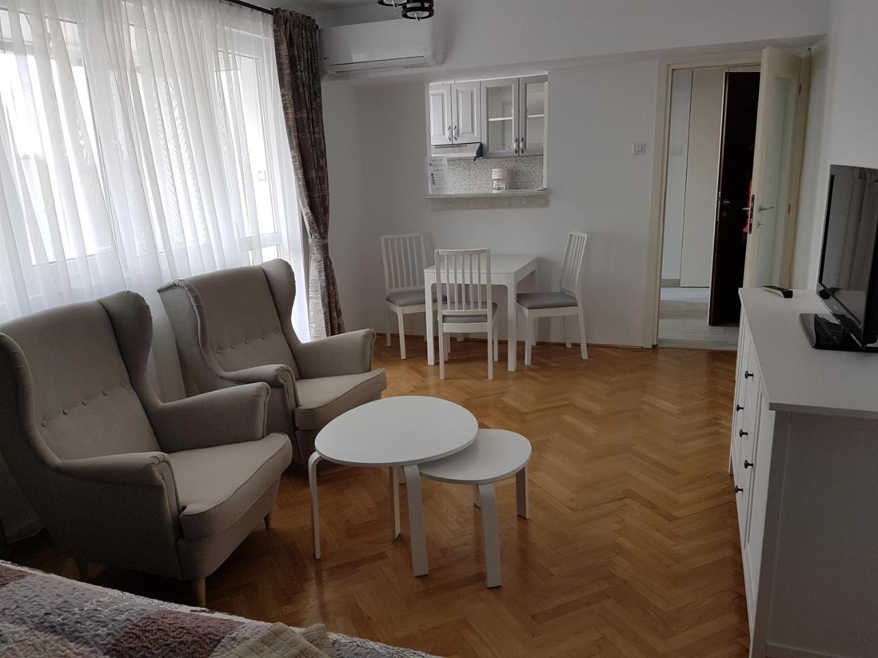 Agentia H Accommodation บูคาเรสต์ ภายนอก รูปภาพ